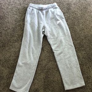 Grey Nike sweatpants w/ pockets